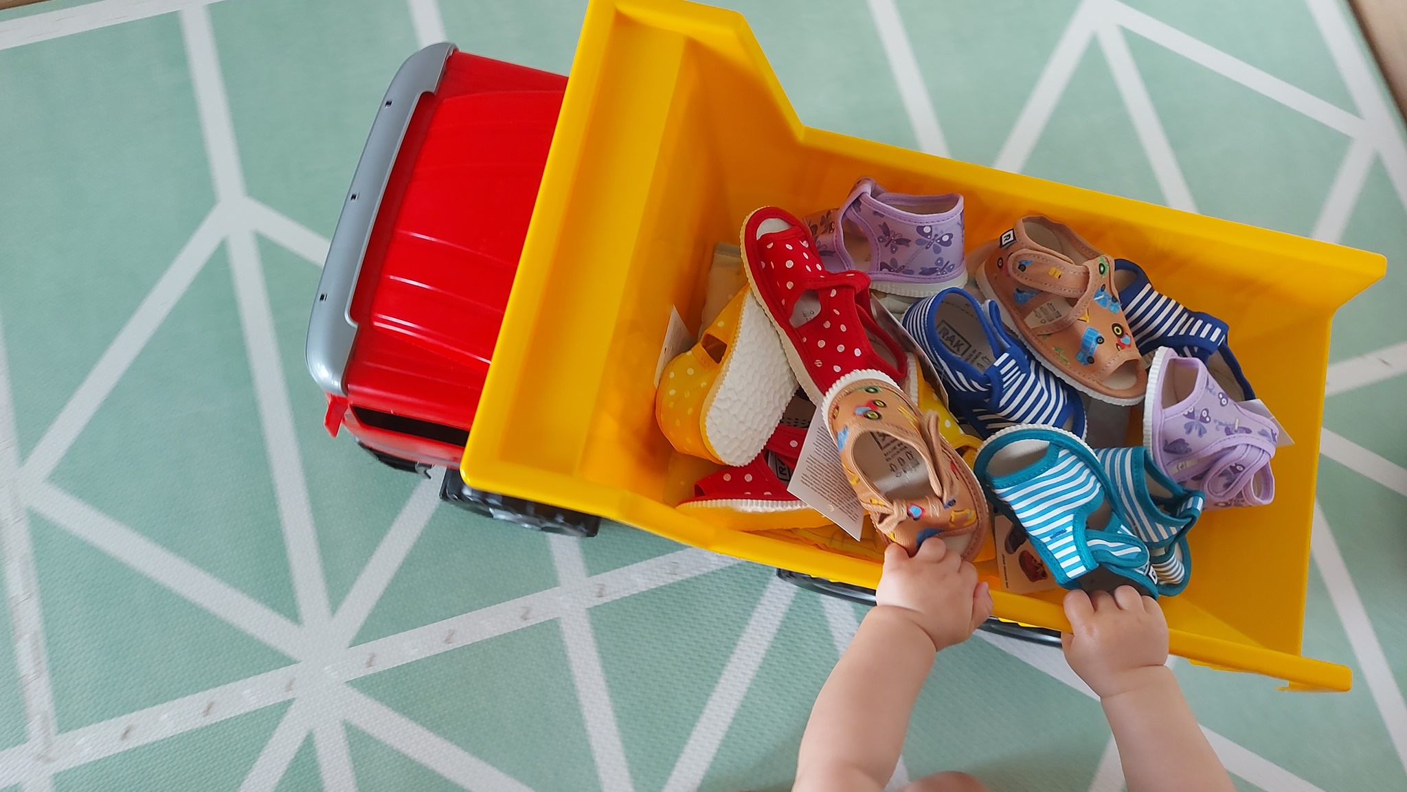 Ako vybrať správne prezuvky do školy a škôlky?